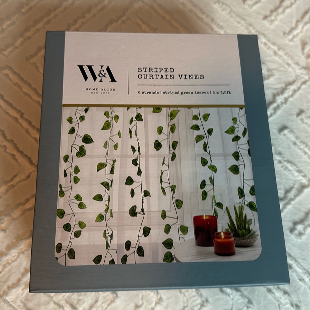 NIB striped curtain vines decor 5’ x 3’ 6 strands